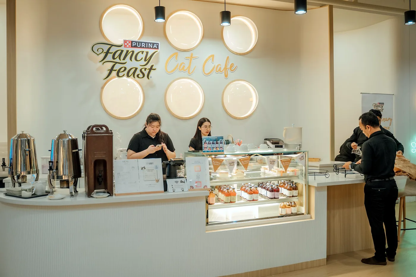 Fancy Feast Cat Café Takeover — photo 3